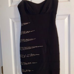 Medium black strapless dress